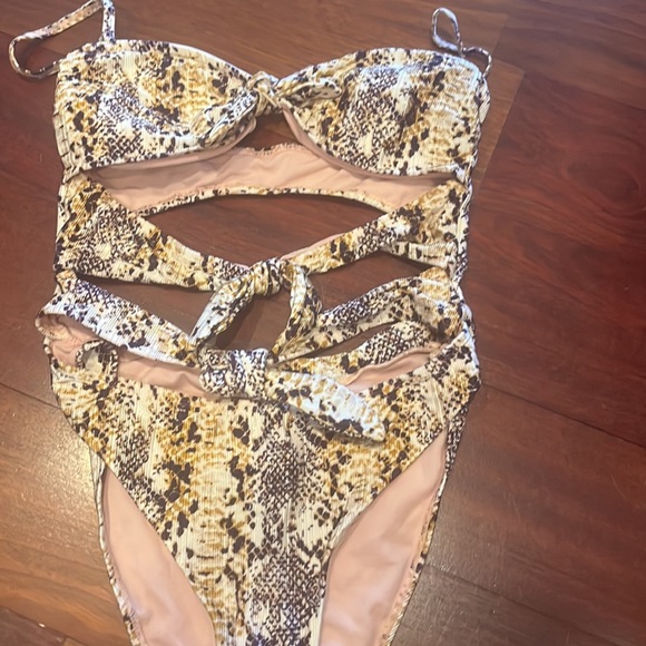 River Island knit front swimsuit size UK 12 - Picture 2 of 3